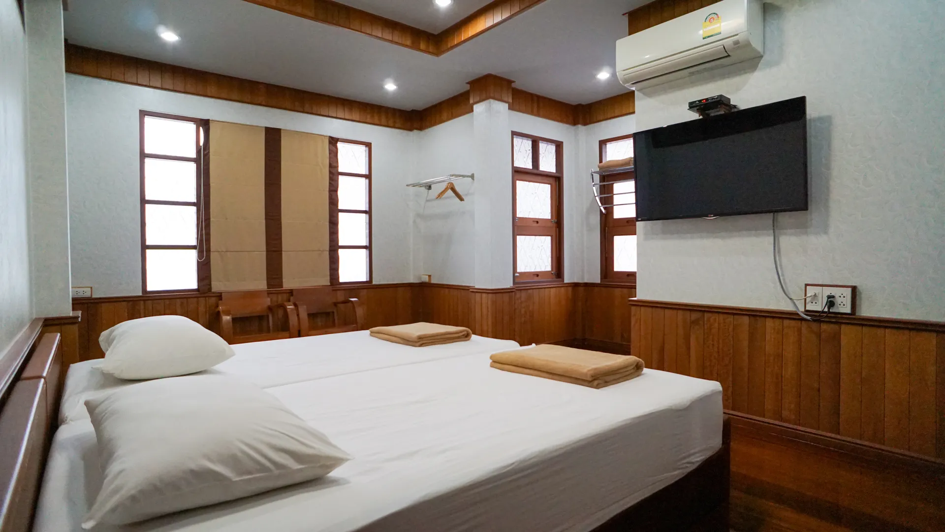 ห้องเตียงแฝด 2 ท่าน บ้านศิริพร อัมพวา