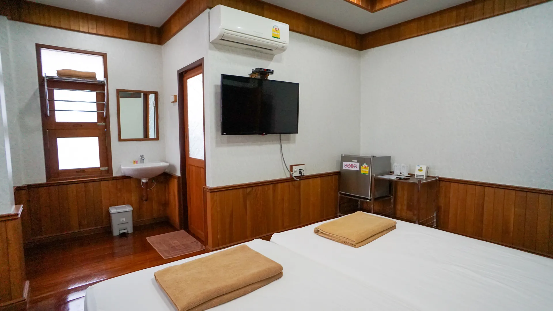 ห้องเตียงแฝด 2 ท่าน บ้านศิริพร อัมพวา