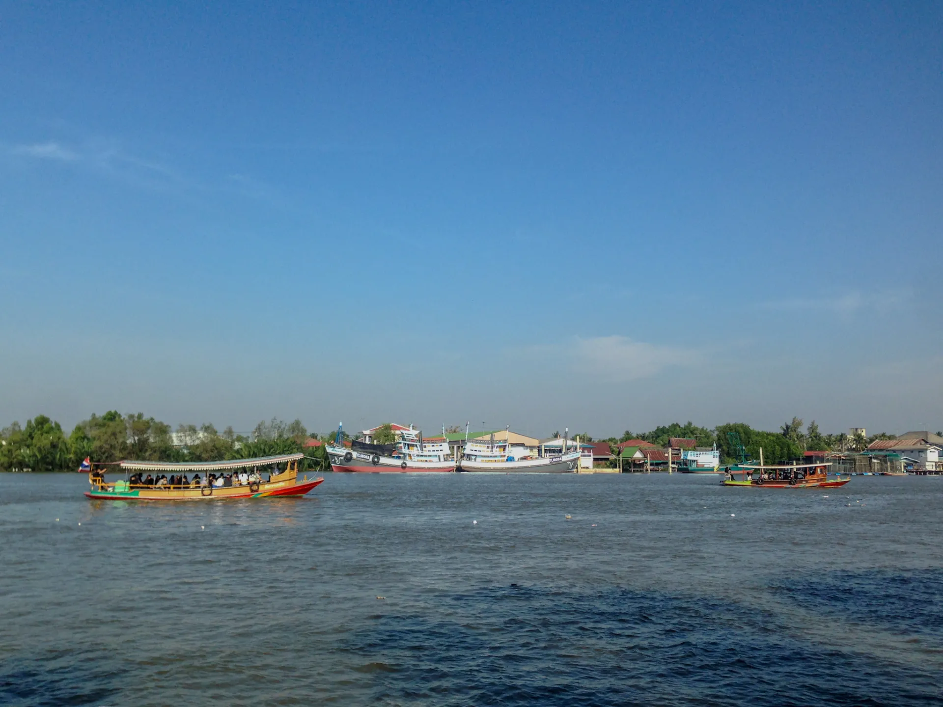 ล่องเรือเที่ยวแม่น้ำแม่กลอง