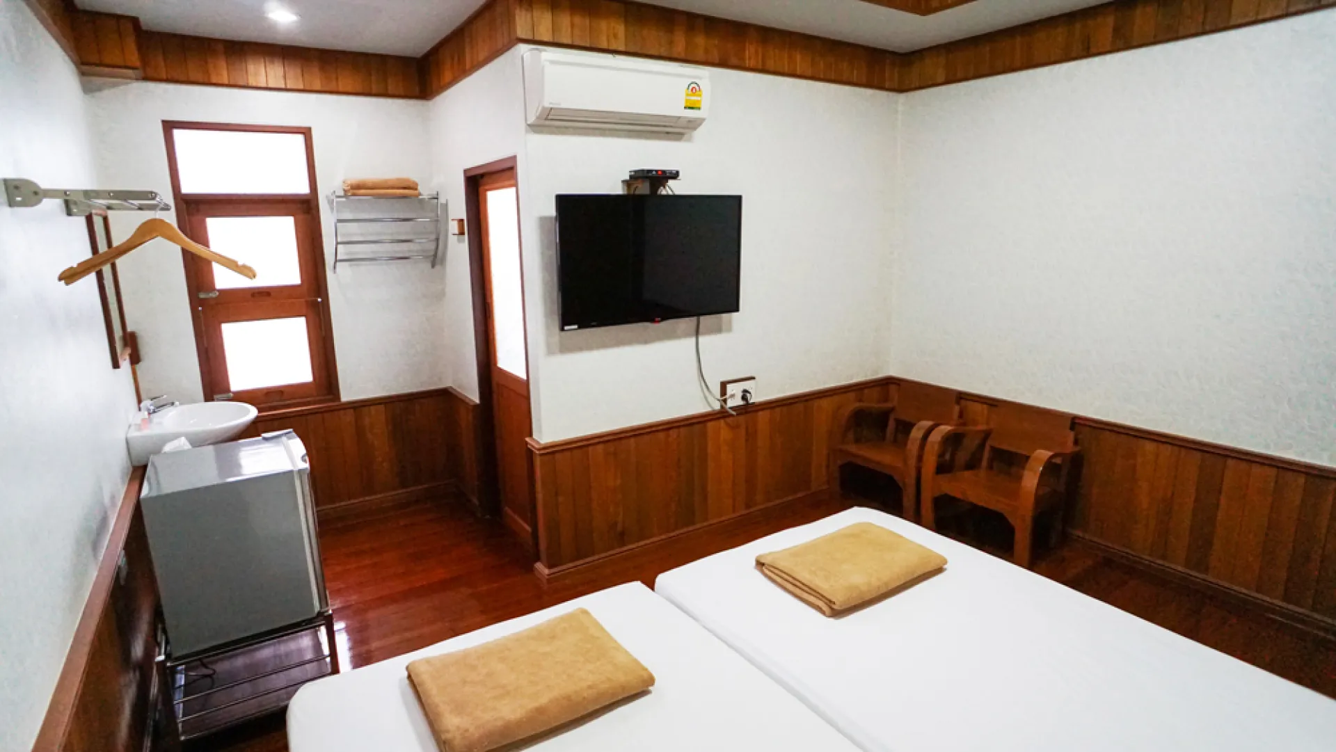ห้องเตียงแฝด 2 ท่าน บ้านศิริพร อัมพวา