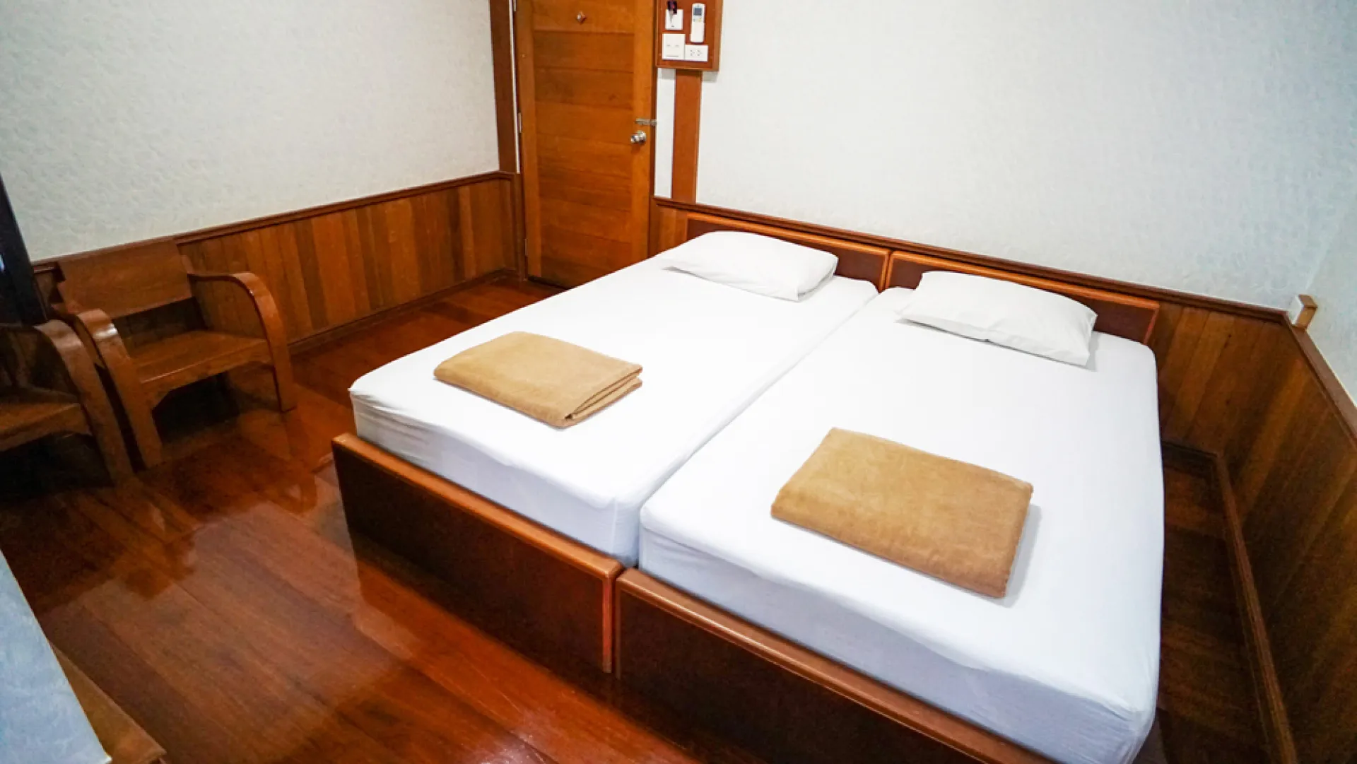 ห้องเตียงแฝด 2 ท่าน บ้านศิริพร อัมพวา