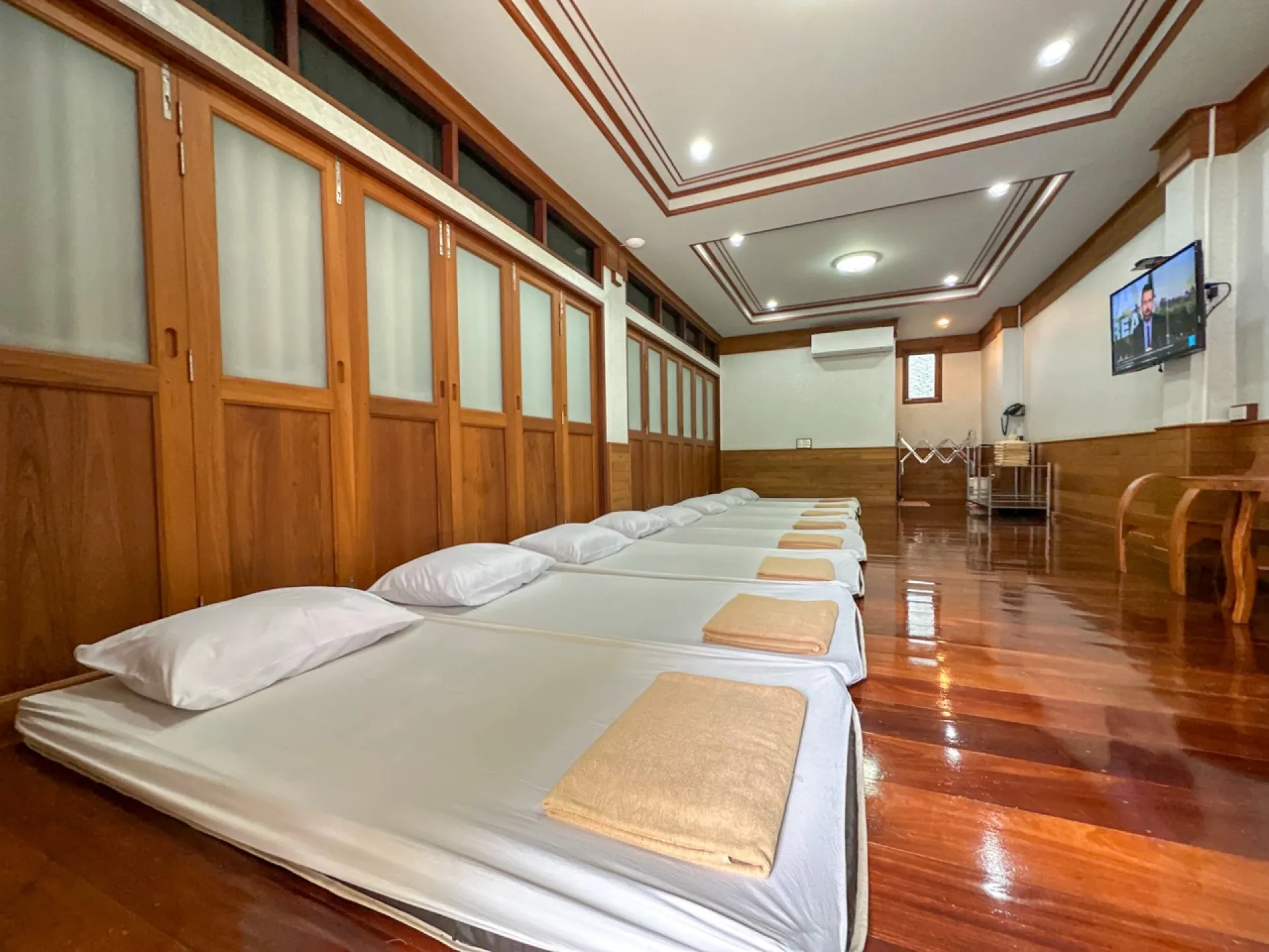 Family room for eight, Baan Siriporn, Amphawa