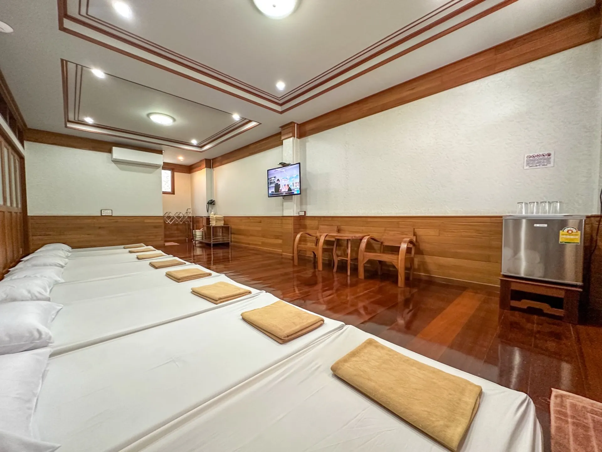 Family room for eight, Baan Siriporn, Amphawa